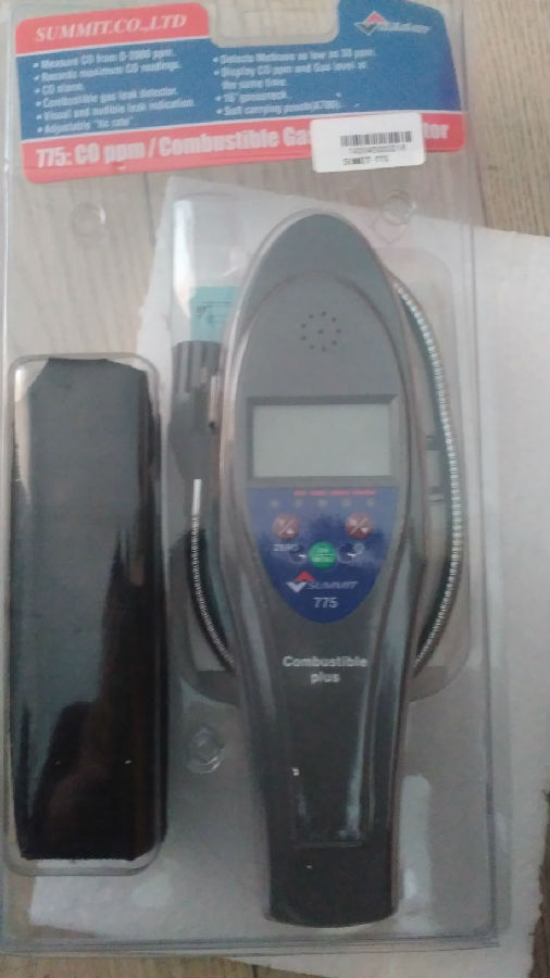 一氧化碳及易燃气体泄漏检测仪TPI775简介 TPI-775是一个划时代的一氧化碳及易燃气体泄漏检测仪,它是同类产品中第一个能检测两种不同类型气体的检测产品。 * 容易使用 * 单手操作 * 自动回零 * 背光 * 视觉和声音报警 一氧化碳及易燃气体泄漏检测仪TPI775详细参数 TPI-775是一个划时代的一氧化碳及易燃气体泄漏检测仪,它是同类产品中第一个能检测两种不同类型气体的检测产品。TPI-775具有容易使用、单手操作、自动回零、背光、视觉和声音报警。 * 容易使用 * 单手操作 * 自动回零 * 背光 * 视觉和声音报警 TPI-775的规格 传感器特性 类型分析度量程准确度 泄露